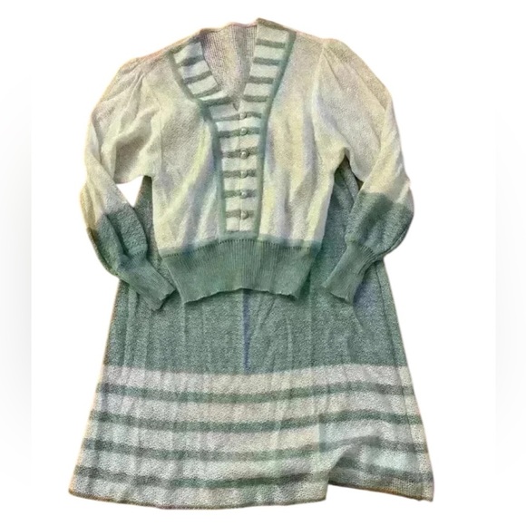 Dresses & Skirts - Vintage skirt and  top white and pale green
